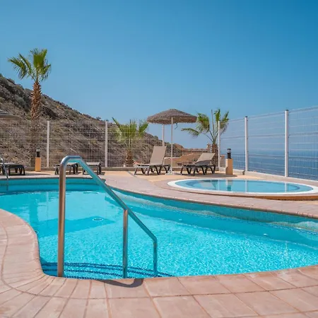 Luxurious 2-bedroom With Ocean View In