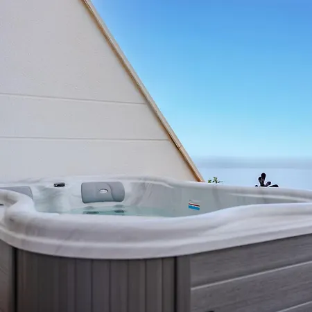 Luxurious 2-bedroom With Ocean View In Appartamento Costa Adeje (Tenerife)