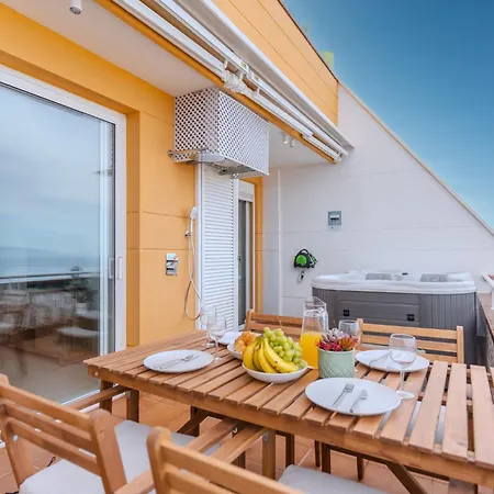 Appartamento Luxurious 2-bedroom With Ocean View In *